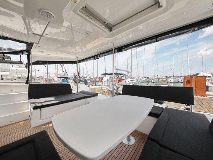 Book yachts online - catamaran - Lagoon 450  Flybridge - Albachiara - rent