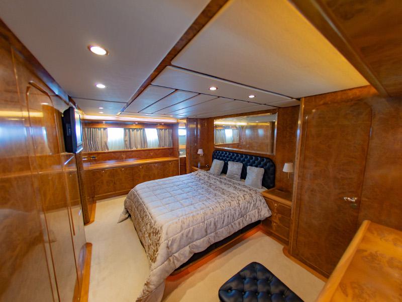 Book yachts online - motorboat - Posillipo Technema 82 - Say Yes - rent