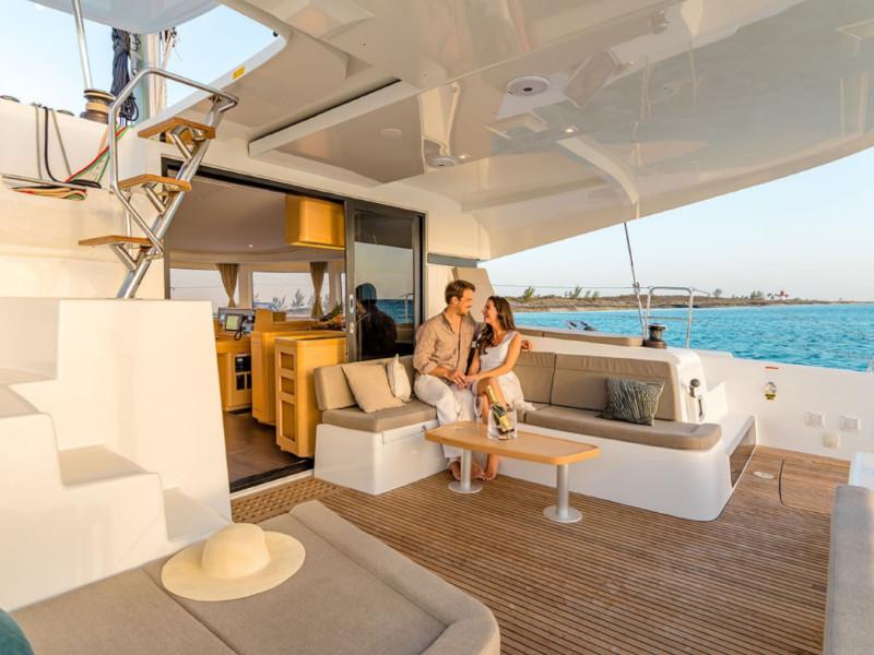 Book yachts online - catamaran - Lagoon 42 - Tethys - A/C &amp; Watermaker &amp; Generator - 4+2 Cabins/4 Heads - rent