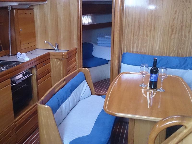 Book yachts online - sailboat - Bavaria 39 Cruiser - Martina - rent
