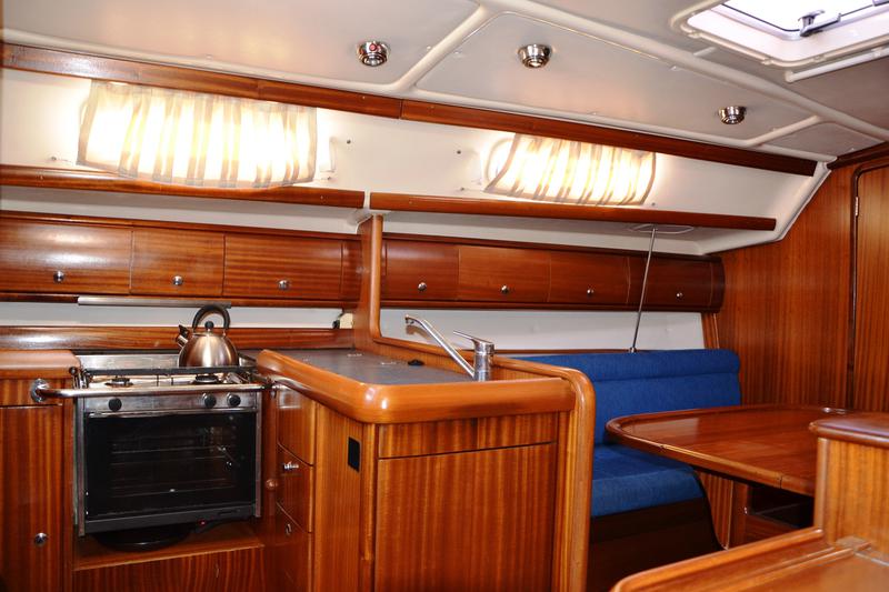 Book yachts online - sailboat - Bavaria 36 - Altair - rent