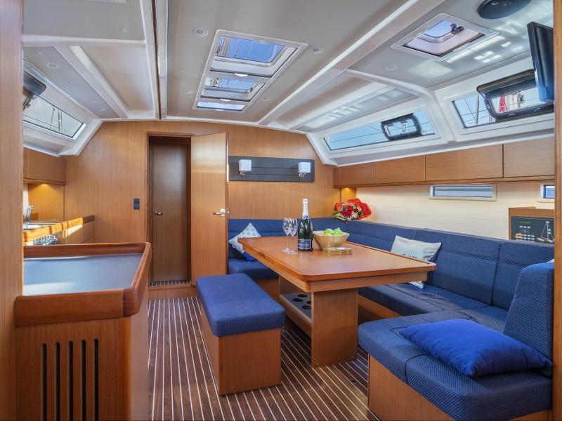 Book yachts online - sailboat - Bavaria 46 - Linda - rent