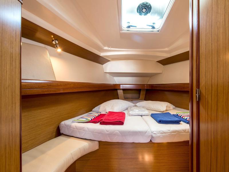 Book yachts online - sailboat - Sun Odyssey 42i - Thalia - rent