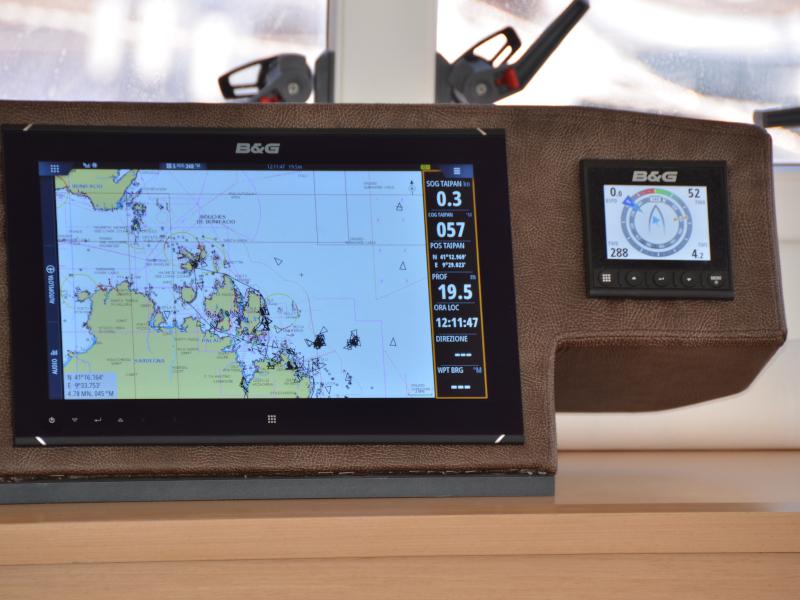 Book yachts online - catamaran - Lagoon 560 - Taipan - rent