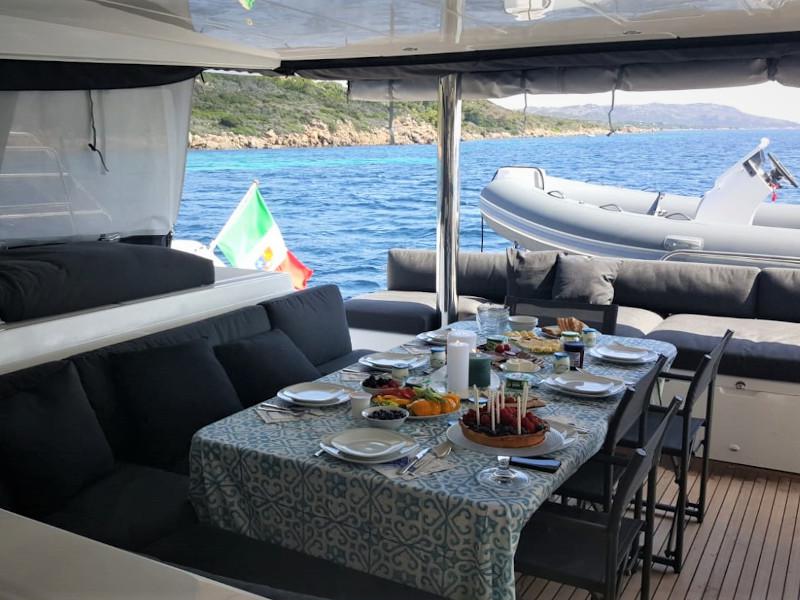 Book yachts online - catamaran - Lagoon 560 - Taipan - rent