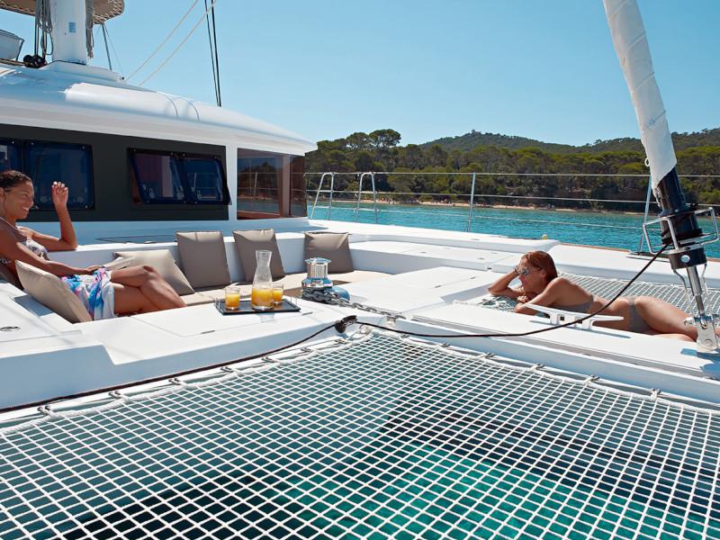 Book yachts online - catamaran - Lagoon 560 - Taipan - rent