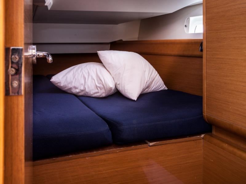 Book yachts online - sailboat - Sun Odyssey 439 - Gipsy Queen - rent
