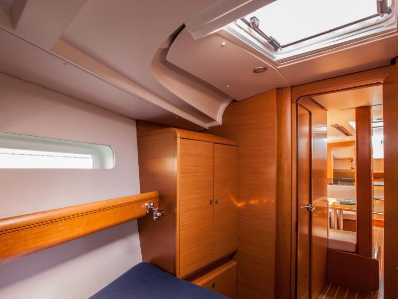 Book yachts online - sailboat - Sun Odyssey 439 - Gipsy Queen - rent