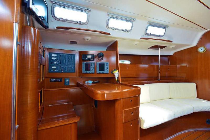 Book yachts online - sailboat - First 47.7 - MH 31 - rent