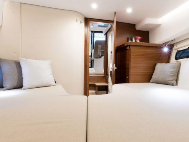 Book yachts online - motorboat - Nimbus 305 Coupe - no name - rent