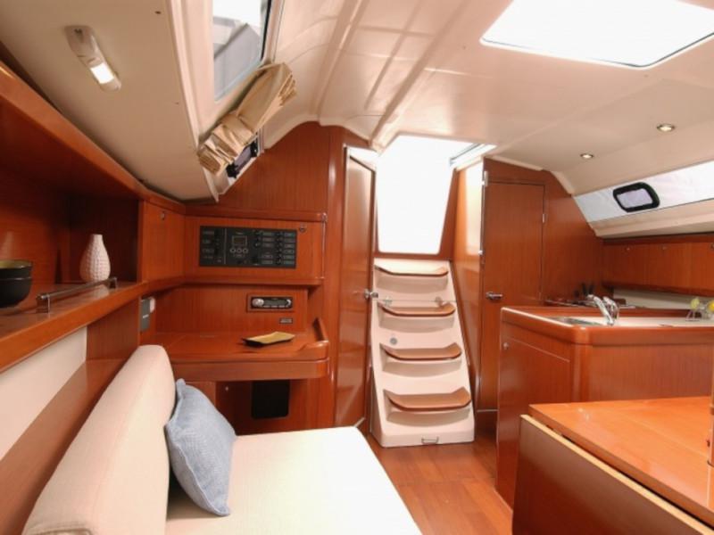 Book yachts online - sailboat - Oceanis 323 - Lily - rent