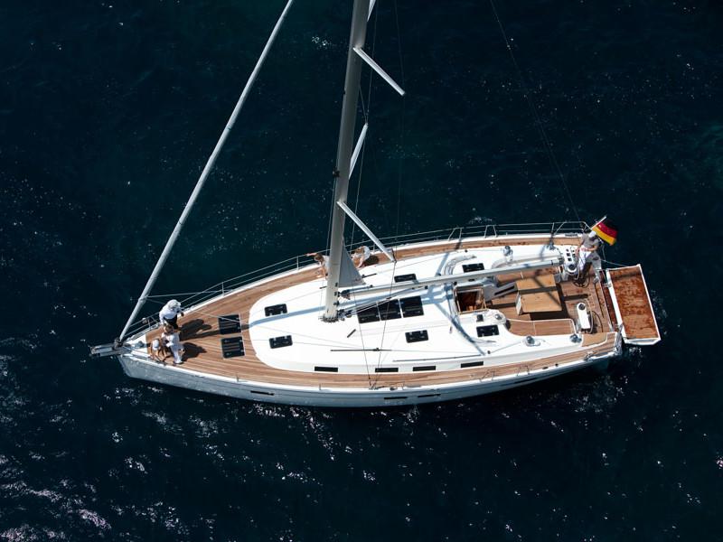 Book yachts online - sailboat - Bavaria 45 Cruiser - Tiresia - Solar Panel - rent
