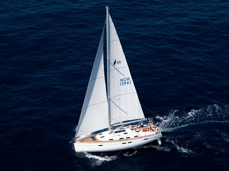 Book yachts online - sailboat - Bavaria 45 Cruiser - Tiresia - Solar Panel - rent