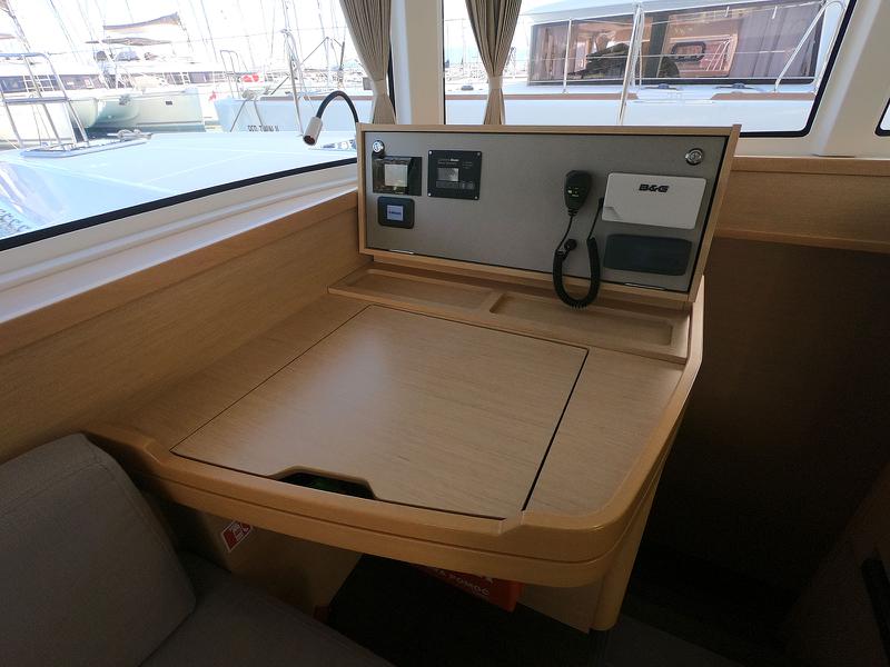 Book yachts online - catamaran - Lagoon 42 - MEERKAT - rent