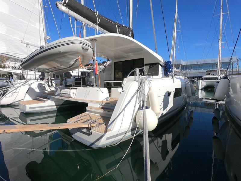 Book yachts online - catamaran - Lagoon 42 - MEERKAT - rent