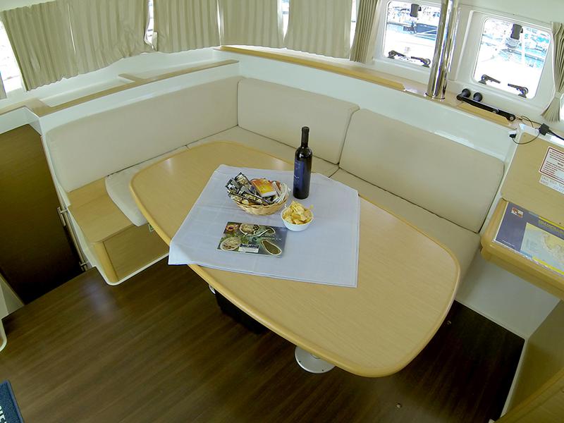 Book yachts online - catamaran - Lagoon 400 - Duplo (Mainsail 2018, Solar panel) - rent