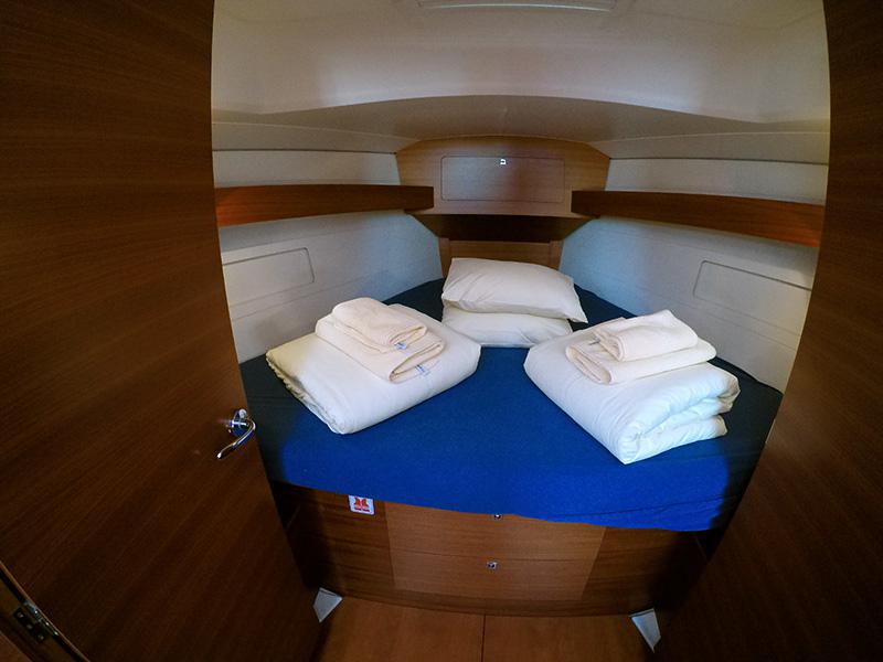 Book yachts online - sailboat - Dufour 382 GL - Tanja - BT - rent