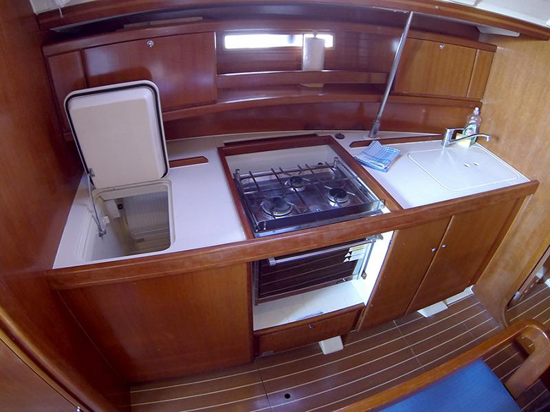 Book yachts online - sailboat - Dufour 385 GL - Frodo - rent