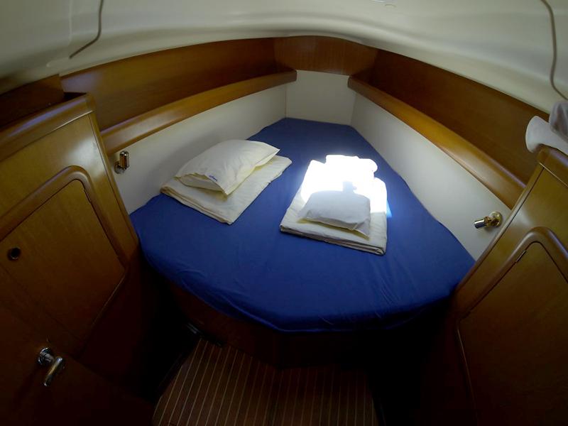 Book yachts online - sailboat - Grand Soleil 40 - Šjor (Main sail 2016, Genoa 2018) - rent