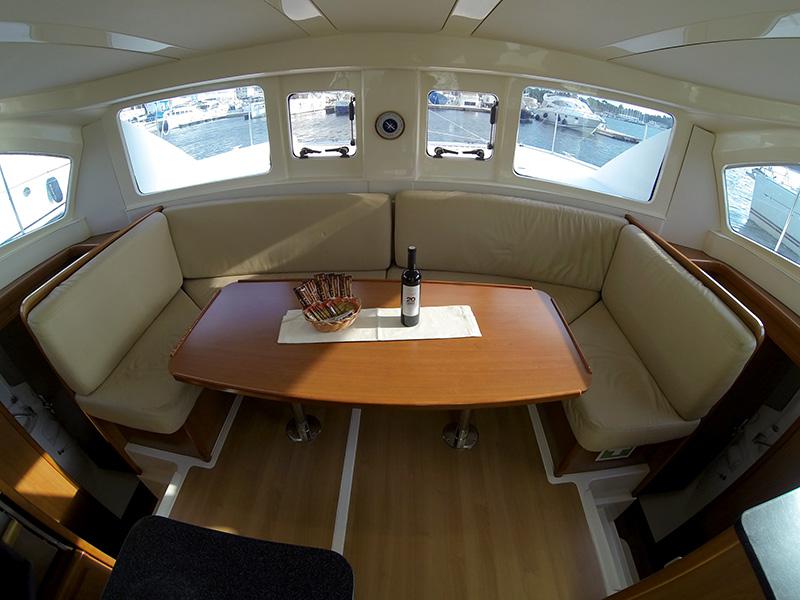 Book yachts online - catamaran - Leopard 38 - Adamus (Solar panel) - rent