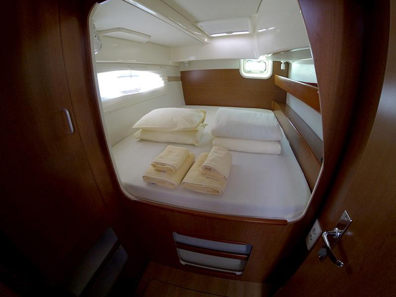 Book yachts online - catamaran - Leopard 38 - Adamus (Solar panel) - rent