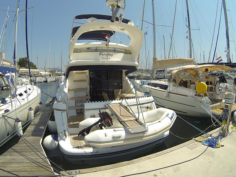 Book yachts online - motorboat - Fairline Phantom 40 - Fair Play (Jet ski - option with extra charge) - rent