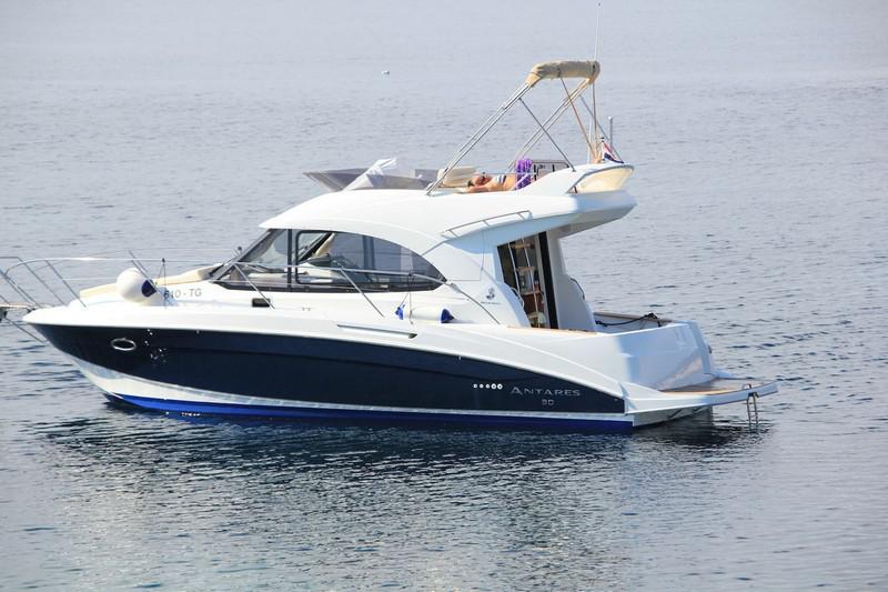 Book yachts online - motorboat - Beneteau Antares 30 Fly - RIMA - rent