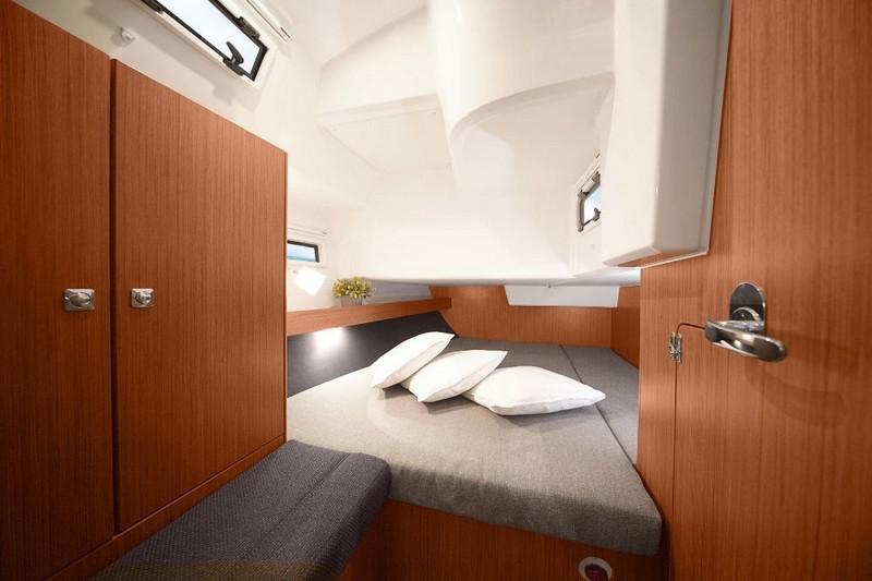 Book yachts online - sailboat - Bavaria Cruiser 37 - AURORA - rent