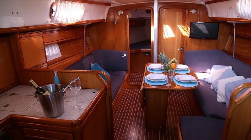 Book yachts online - sailboat - Bavaria 37 Cruiser - SILVIJA - rent