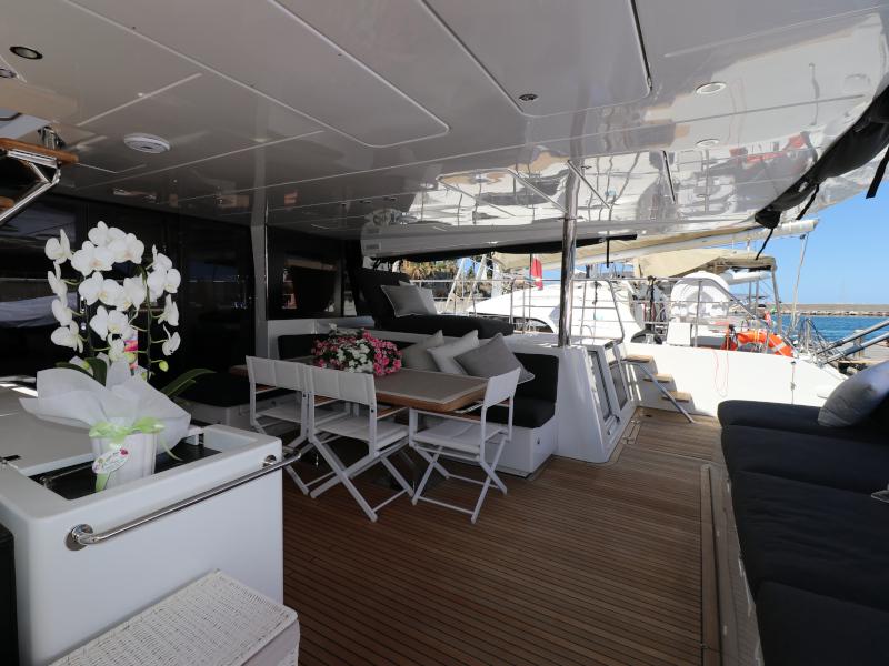 Book yachts online - powercatamaran - Lagoon 630 - Dragò - rent