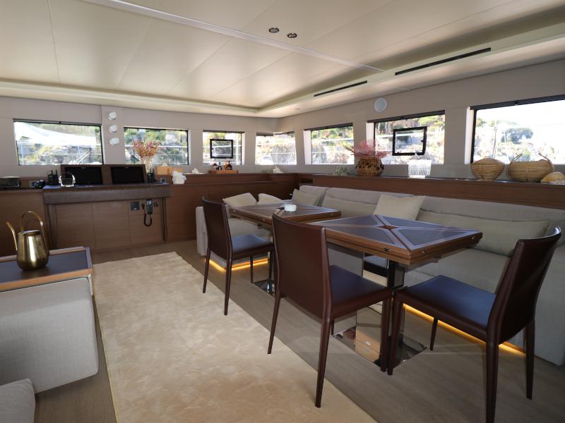 Book yachts online - powercatamaran - Lagoon 630 - Dragò - rent
