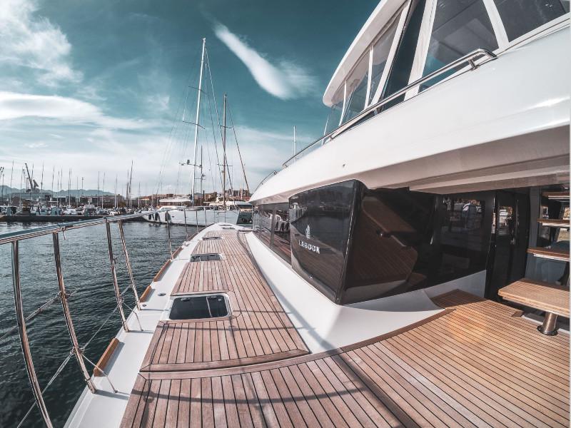 Book yachts online - powercatamaran - Lagoon 630 - Dragò - rent