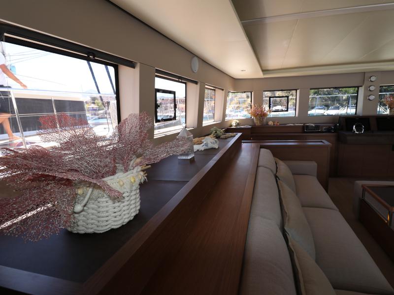Book yachts online - powercatamaran - Lagoon 630 - Dragò - rent