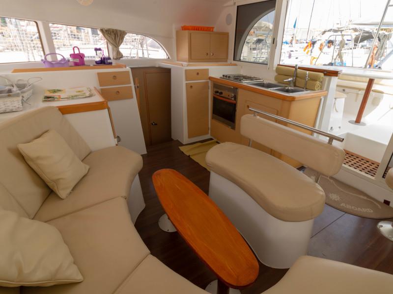 Book yachts online - catamaran - Lagoon 380 S2 - GIULIA - rent