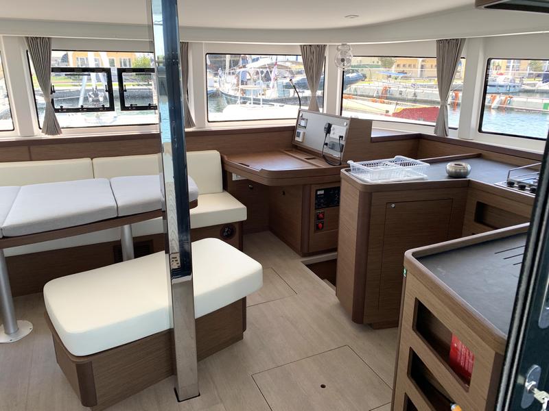 Book yachts online - catamaran - Lagoon 42 - Sea Hawk - rent