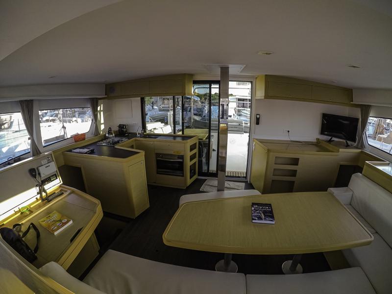 Book yachts online - catamaran - Lagoon 42 - Chamotte - rent