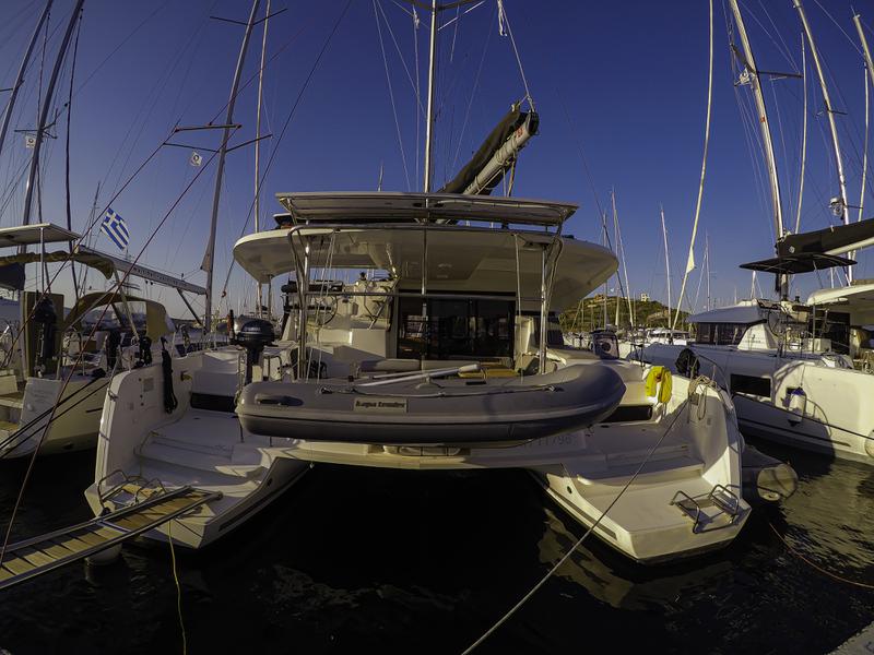 Book yachts online - catamaran - Lagoon 42 - Chamotte - rent
