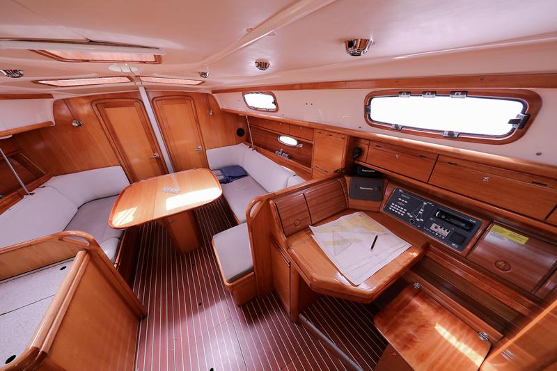 Book yachts online - sailboat - Bavaria Cruiser 37 - KALISPERA - rent