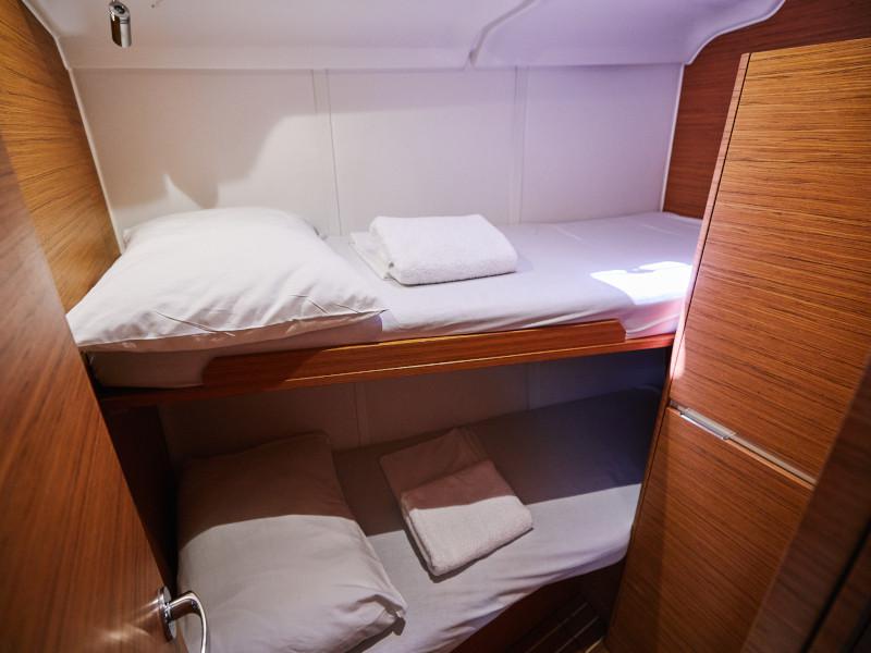 Book yachts online - sailboat - Elan 45 Impression - Katija - rent
