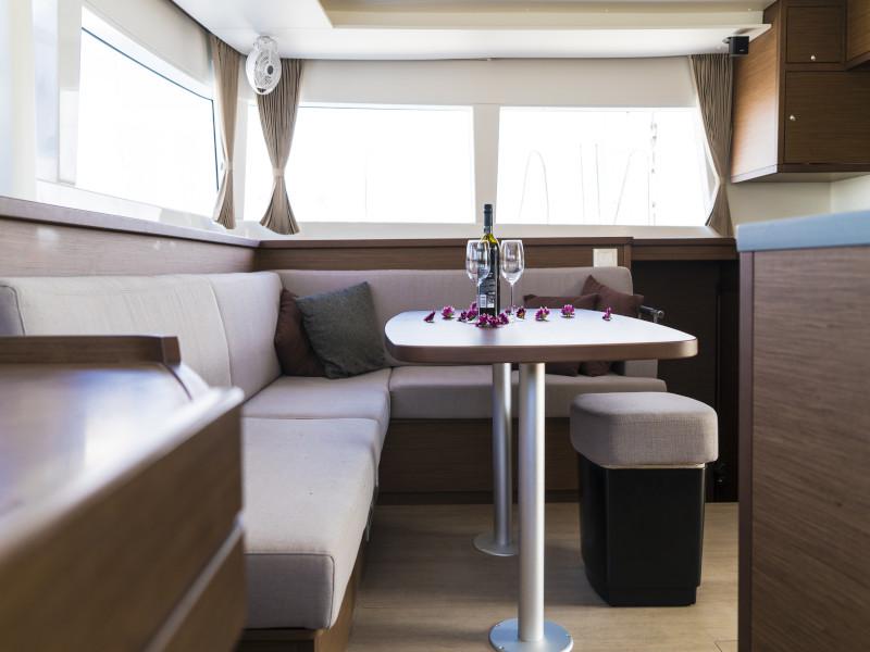 Book yachts online - catamaran - Lagoon 450  F - Dragonfly - rent