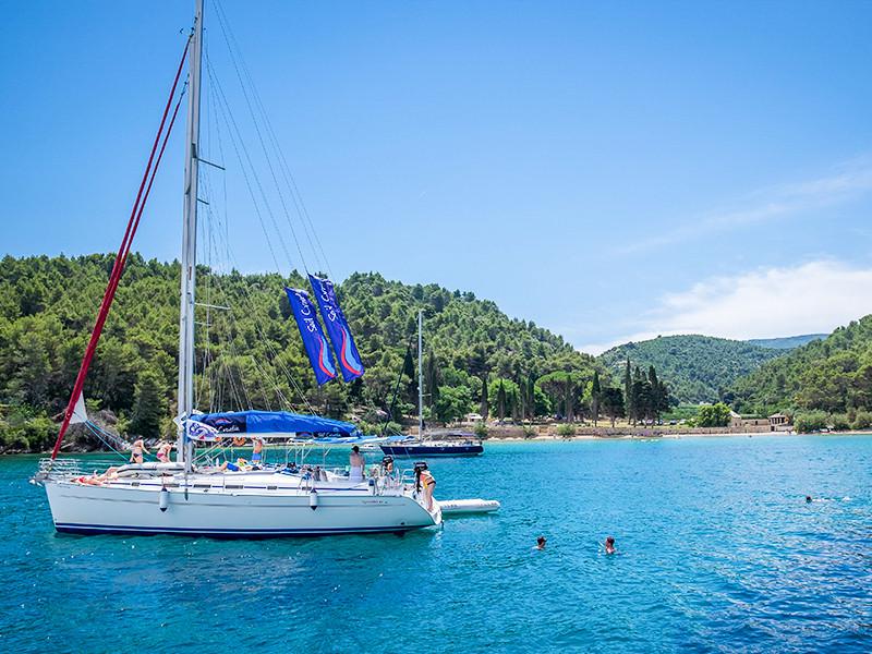 Book yachts online - sailboat - Beneteau Cyclades 43 - Dubi - rent