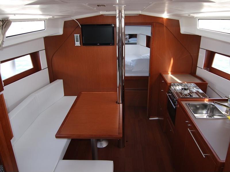 Book yachts online - sailboat - Oceanis 38.1 - SAILOR MERCURY - rent