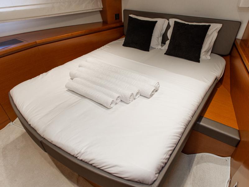 Book yachts online - motorboat - Prestige 550S - Atonika - rent