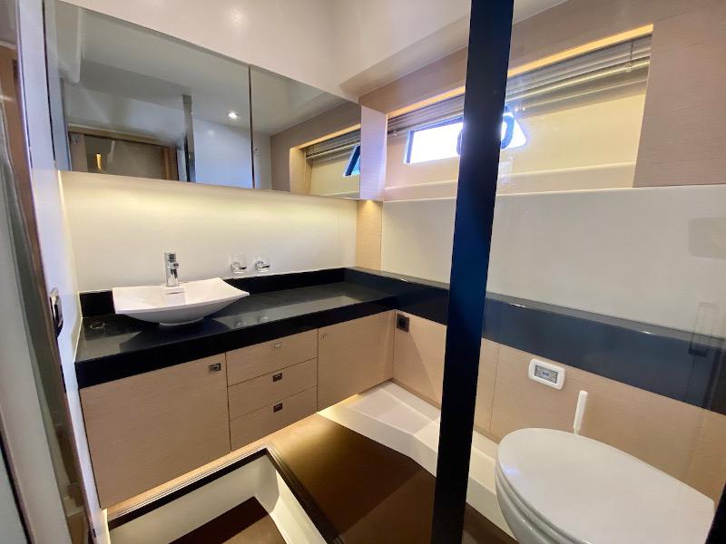 Book yachts online - motorboat - Prestige 550 Fly - Floria - rent