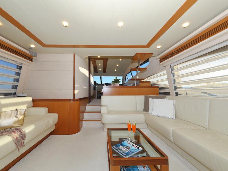 Book yachts online - motorboat - Ferretti 681 - DOMINIQUE - rent