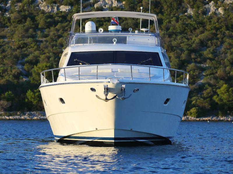 Book yachts online - motorboat - Ferretti 681 - DOMINIQUE - rent