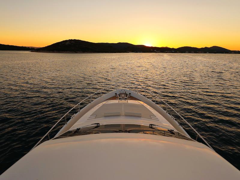 Book yachts online - motorboat - Ferretti 681 - DOMINIQUE - rent