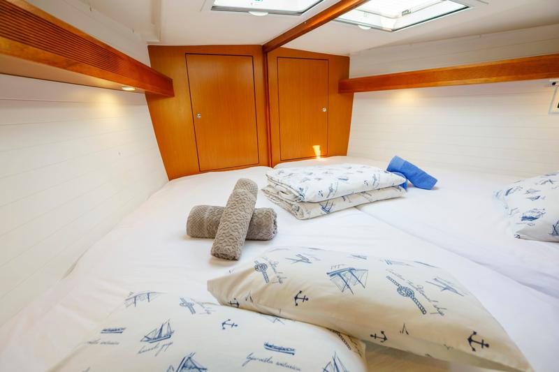 Book yachts online - sailboat - Bavaria 45 Cruiser - Fair Wind - rent