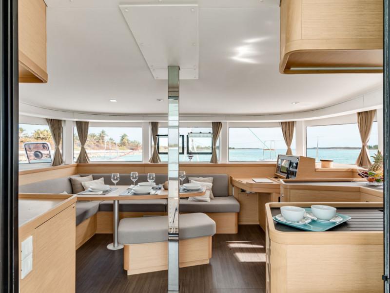 Book yachts online - catamaran - Lagoon 42 - Luna - rent