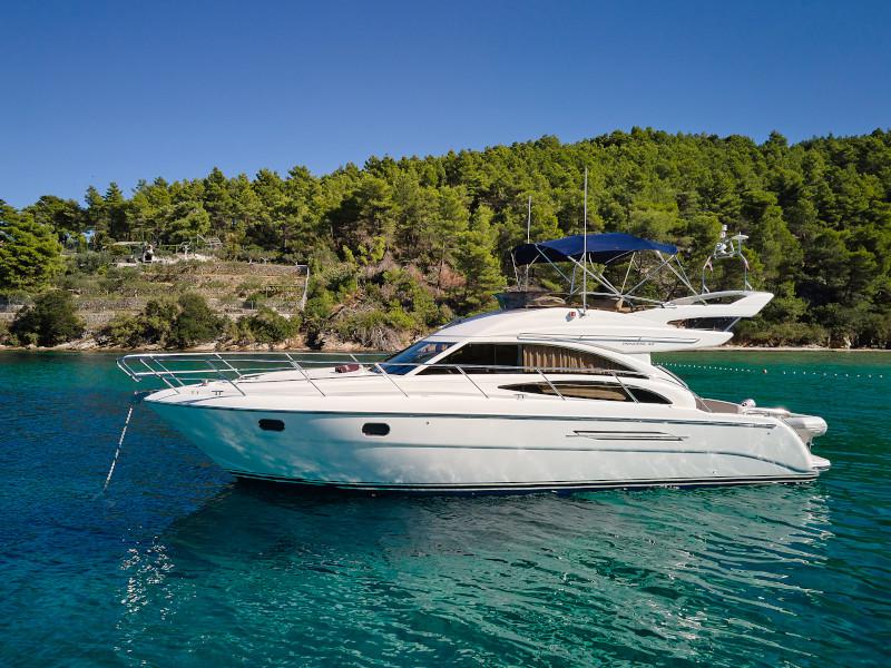 Book yachts online - motorboat - Princess 42 - Touché - rent